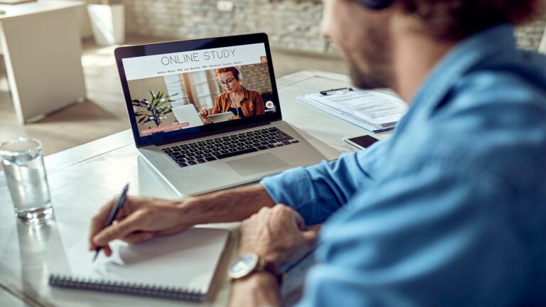 Metodología híbrida y bite-sized learning: así se forma hoy un médico compatible con su actividad asistencial