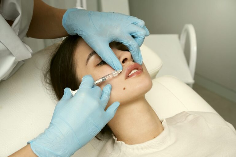 Medicina estética en España vs. Latinoamérica: por qué cada vez más médicos de LATAM se forman en España